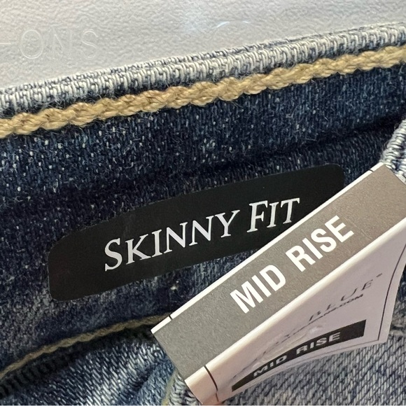 JUDY BLUE Mid Rise Light/Medium Wash Skinny Fit Jeans Sz 3/26 NWT - Picture 4 of 11